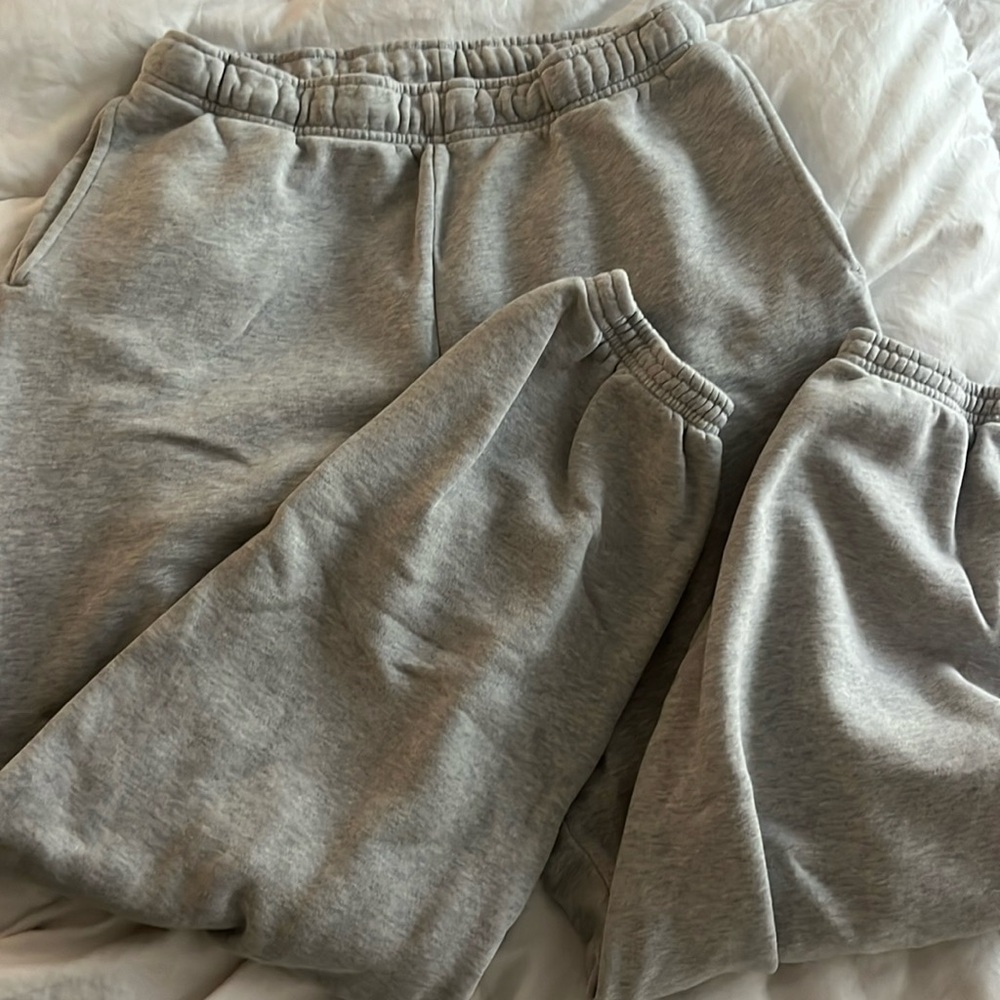 TNA Aritzia Cozy megafit sweatpants